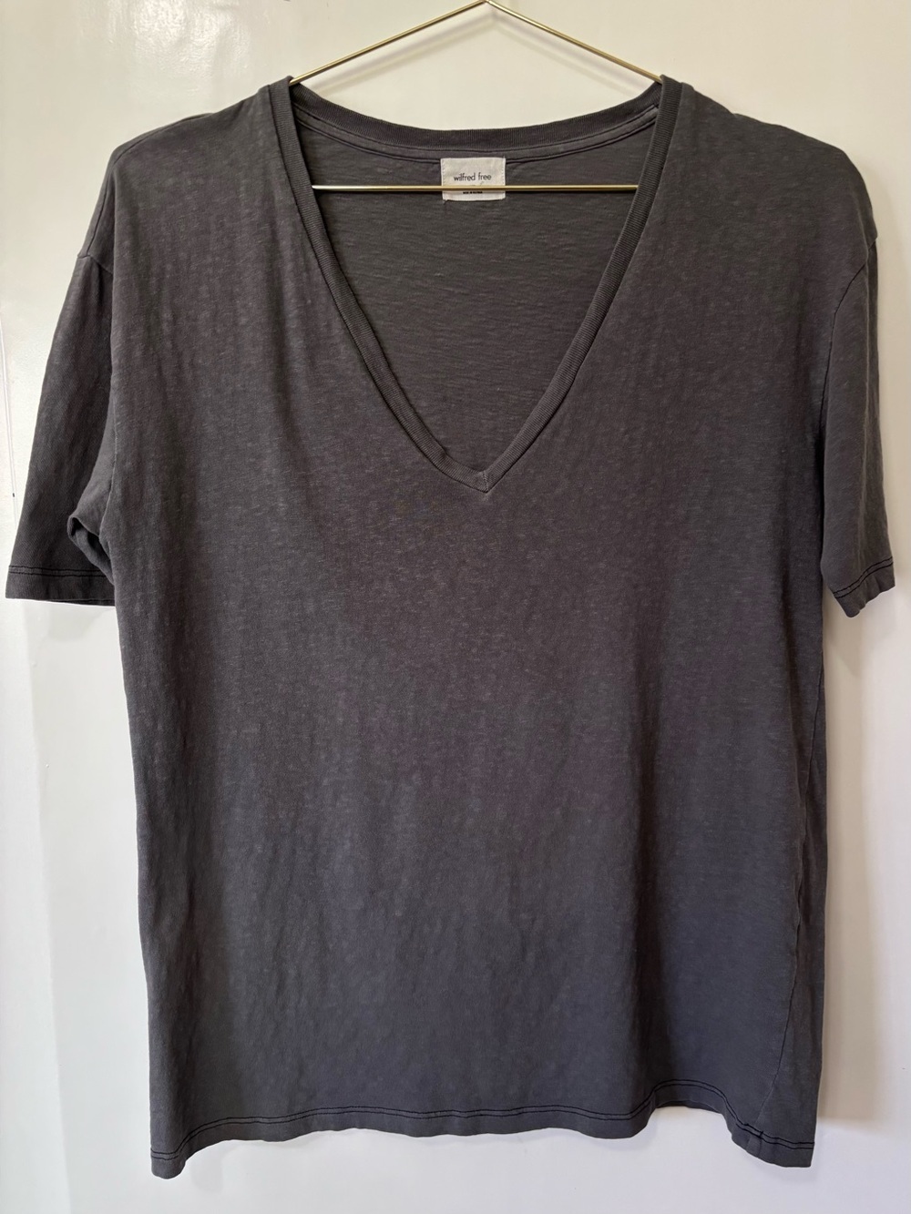 Wilfred| Aritzia| Soft V-Neck T-Shirt in Washed Charcoal Grey Sz 2XS